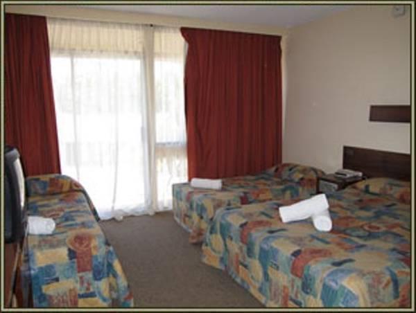 מאטילנד Molly Morgan Motor Inn מראה חיצוני תמונה